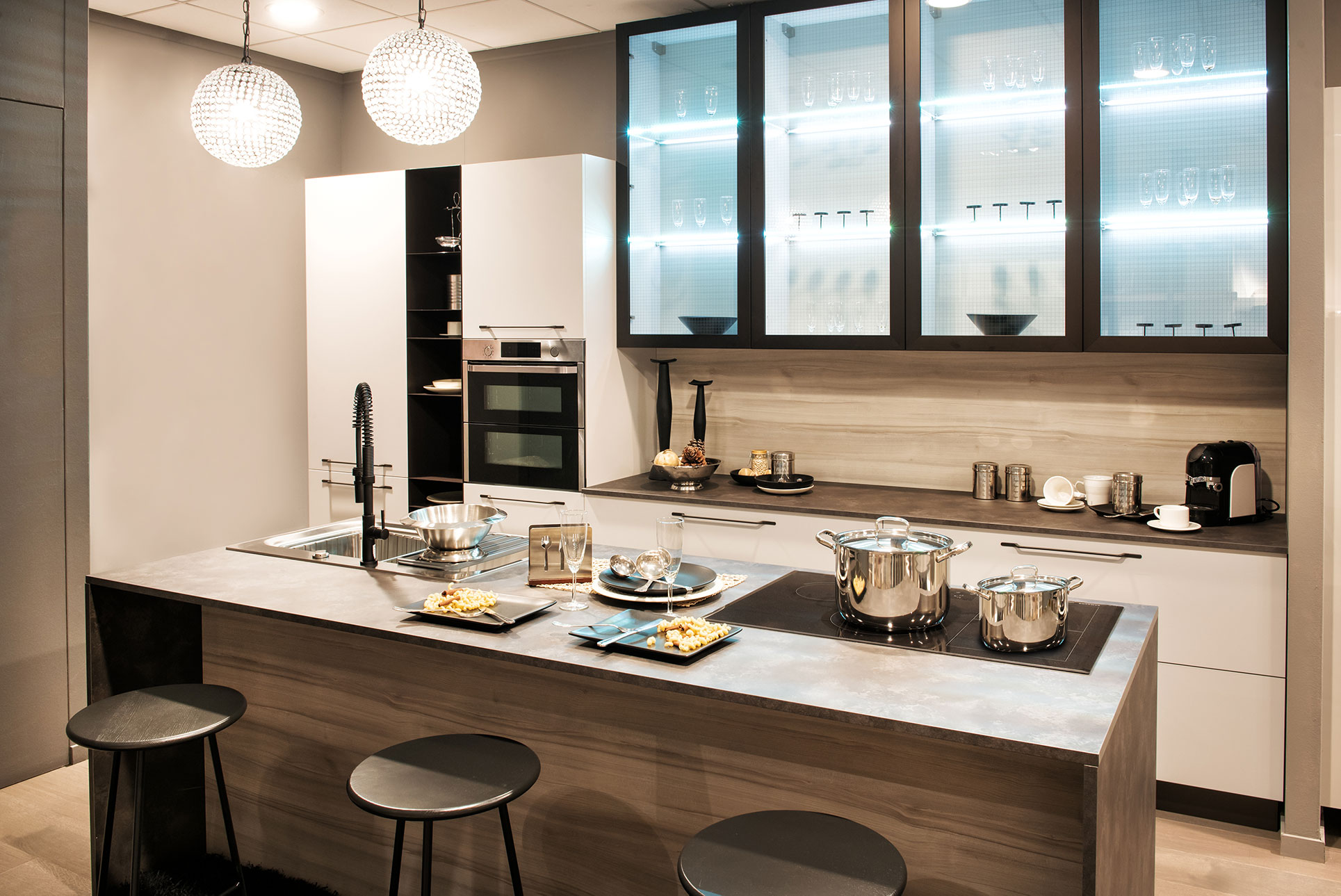neutral-fitted-kitchen-with-island-and-bar-stools-3LPVGX5.jpg